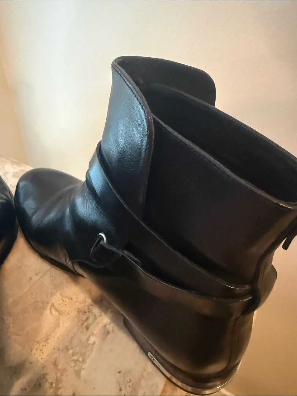 Micheal Kors Women’s Black Leather Ankle Boots with Buckle Strap size 8 1/2